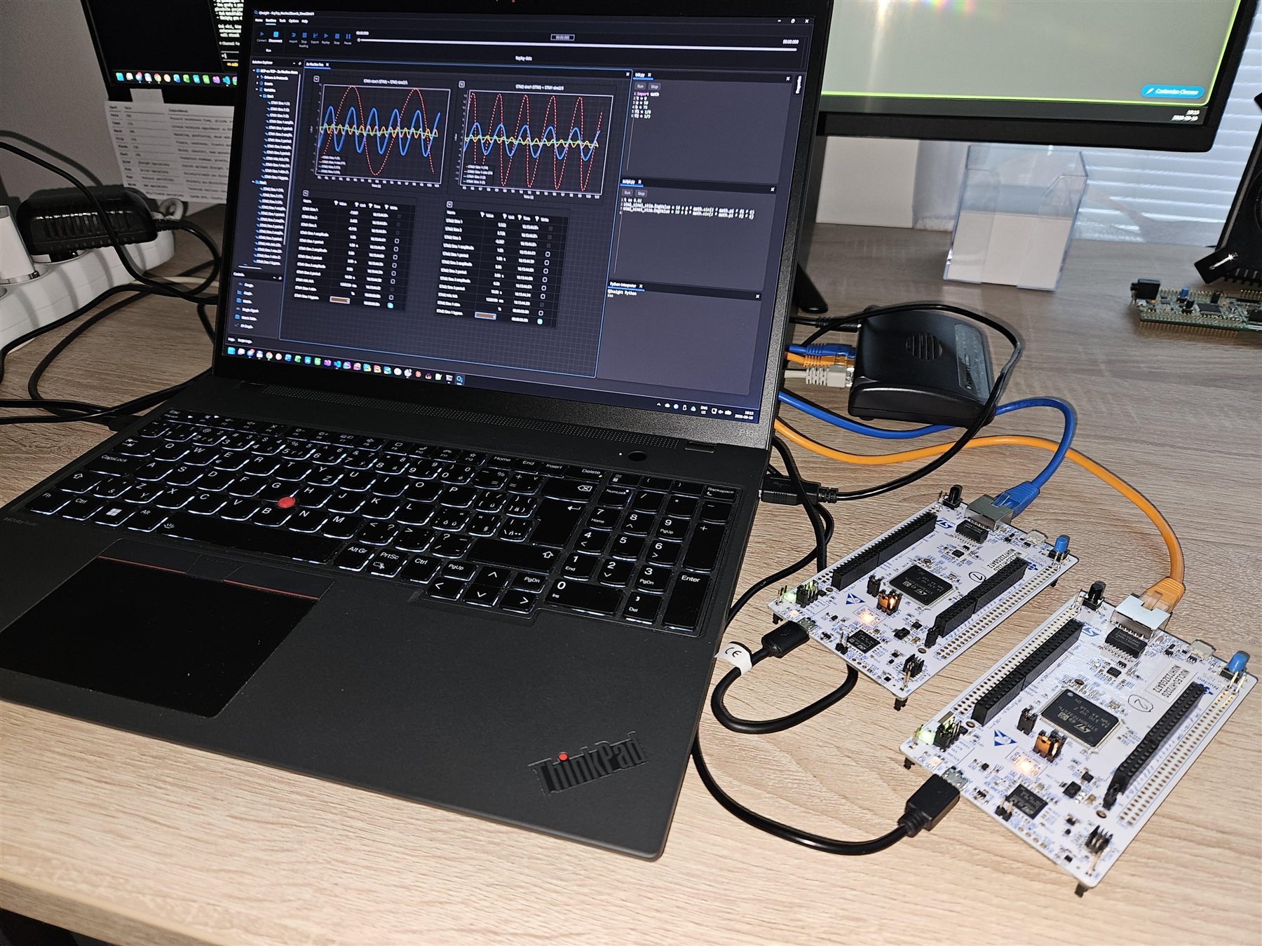 Two NUCLEO boards connected to a laptop running QInsight
